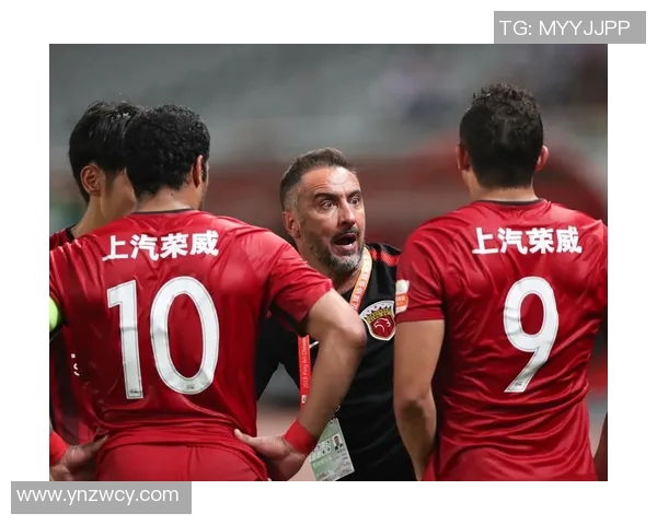 上海足球队整体压制革新之路：重塑战术与团队协作的全新篇章